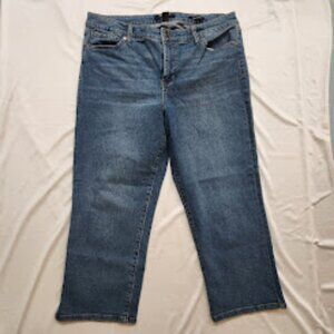 Nine West Jeans Chrystie Capri Size 12 Light Wash Stretch Denim Slit Hem